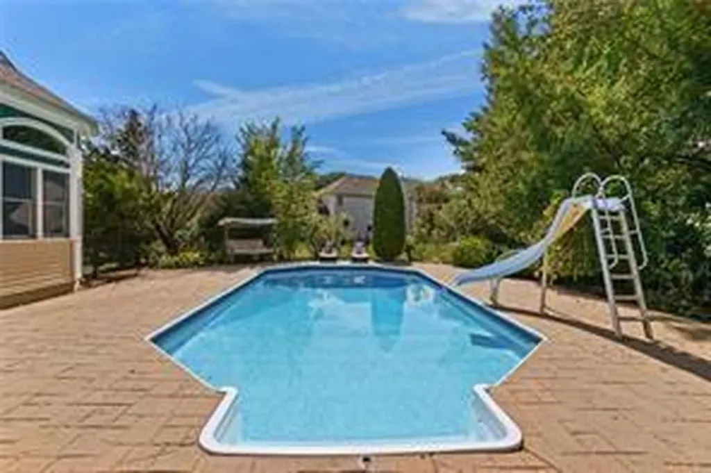 18 Quail Ridge Road Cranston RI 02921