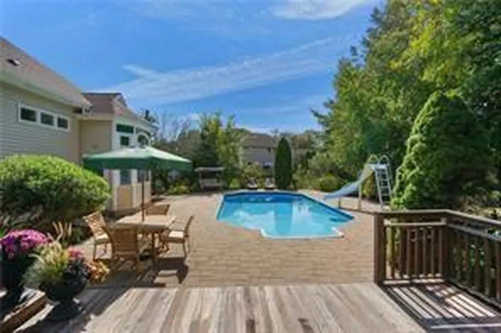 18 Quail Ridge Road Cranston RI 02921