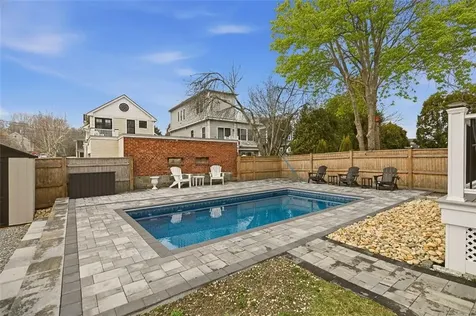 23 Clinton Street Newport RI 02840
