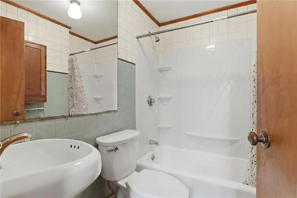 351 Maple Street Warwick RI 02888