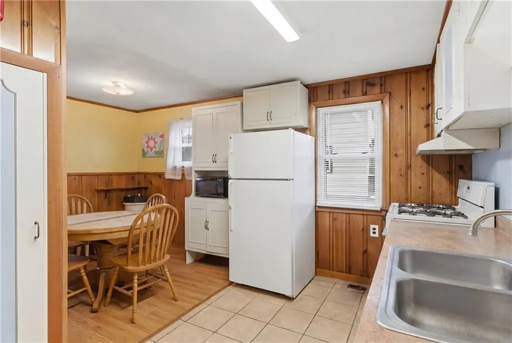 351 Maple Street Warwick RI 02888