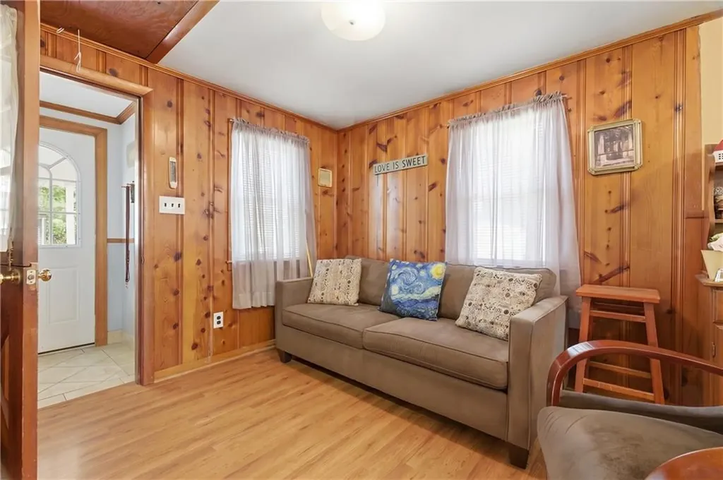 351 Maple Street Warwick RI 02888