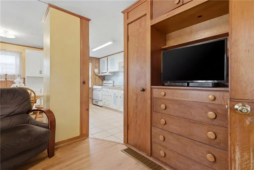 351 Maple Street Warwick RI 02888