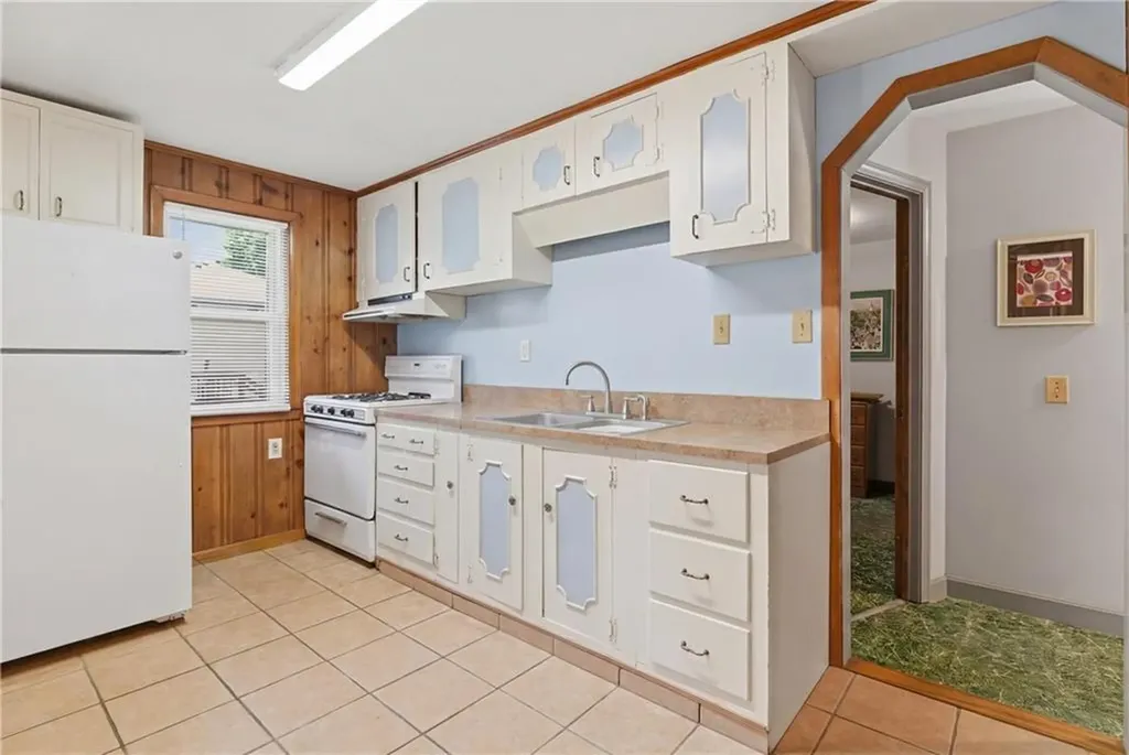 351 Maple Street Warwick RI 02888