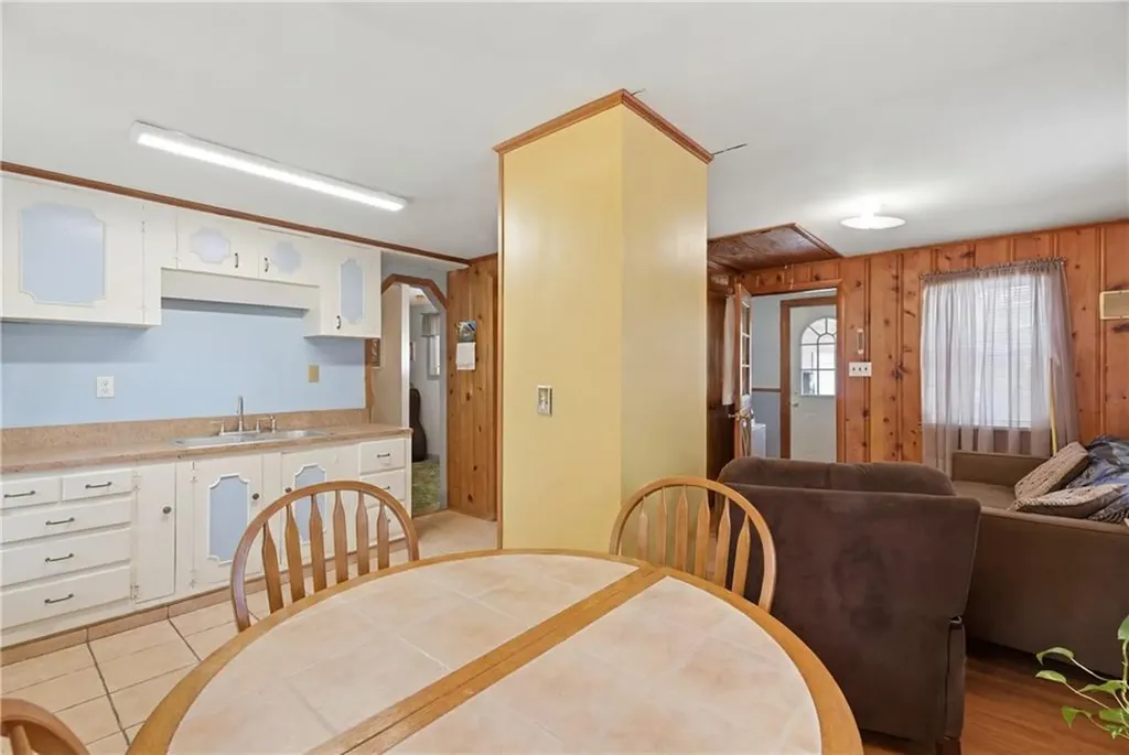 351 Maple Street Warwick RI 02888