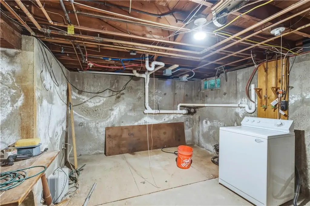 3 Sundale Road Cranston RI 02921