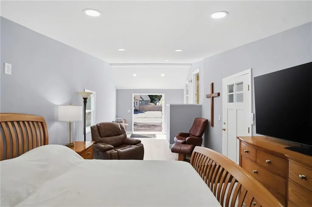 108 Hilton Avenue East Providence RI 02915