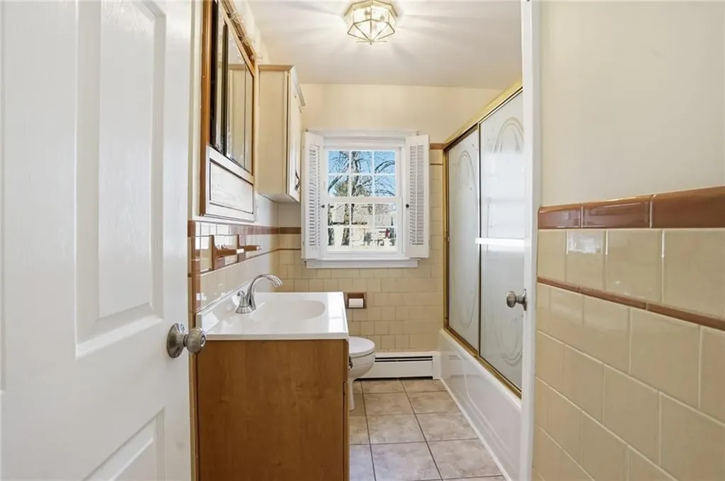 108 Hilton Avenue East Providence RI 02915