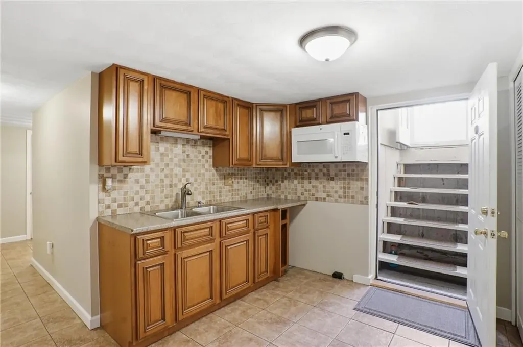 108 Hilton Avenue East Providence RI 02915
