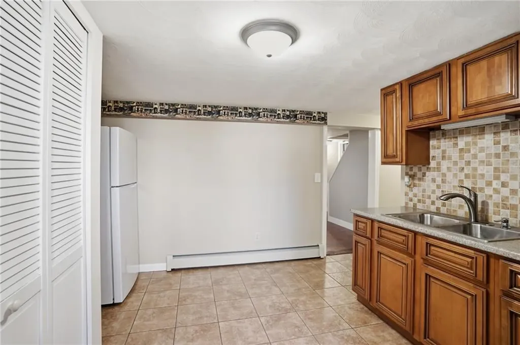 108 Hilton Avenue East Providence RI 02915