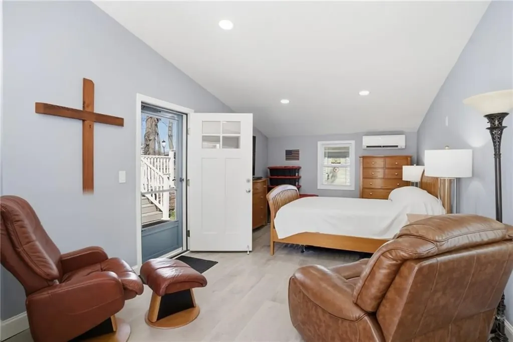 108 Hilton Avenue East Providence RI 02915