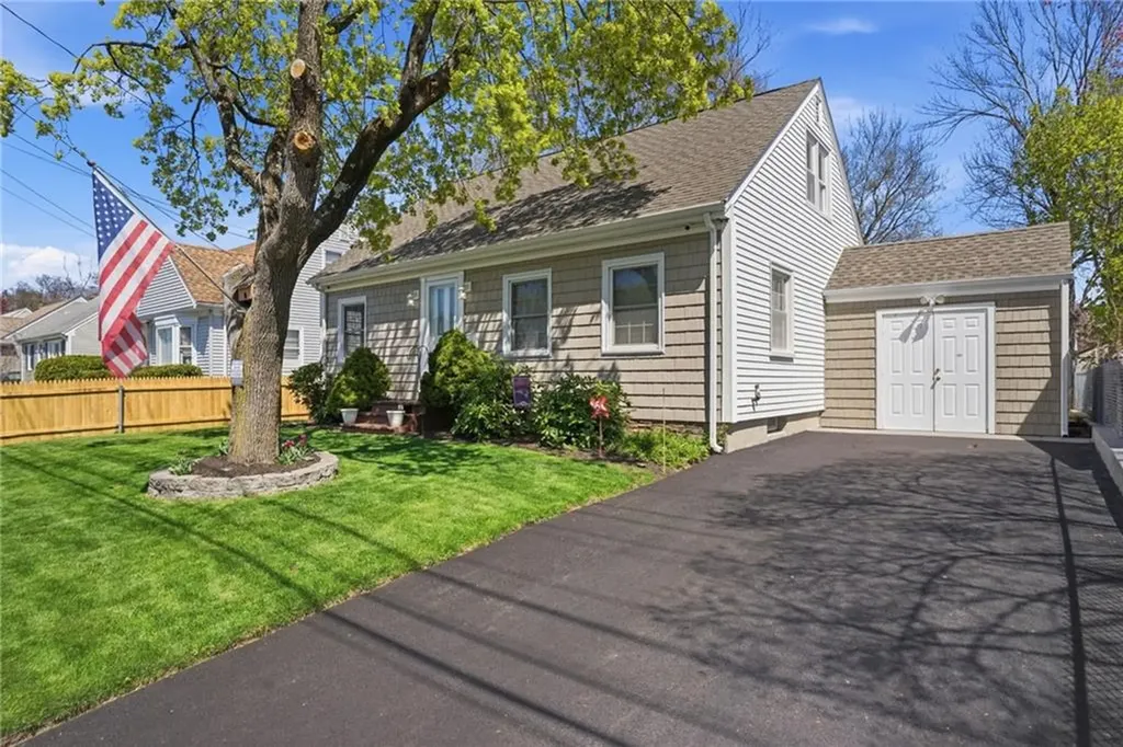 108 Hilton Avenue East Providence RI 02915