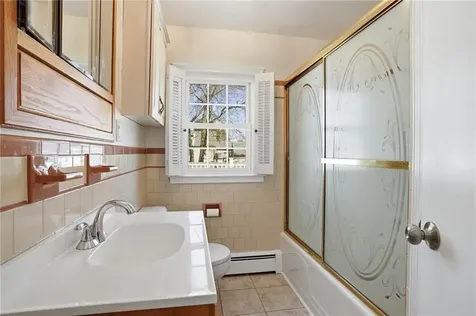 108 Hilton Avenue East Providence RI 02915