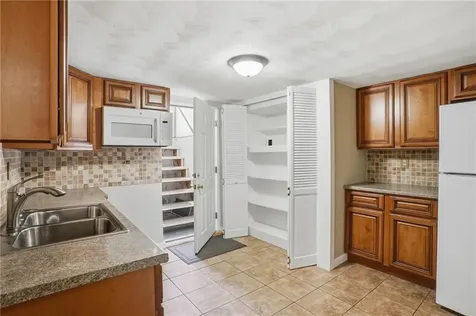 108 Hilton Avenue East Providence RI 02915