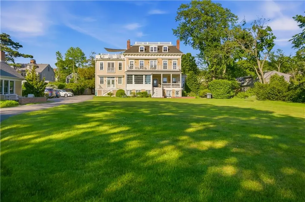 249 Hope Street Bristol RI 02809