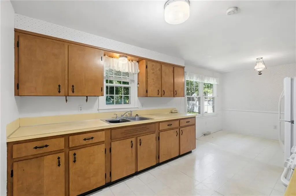 5 Lee Drive Warren RI 02885