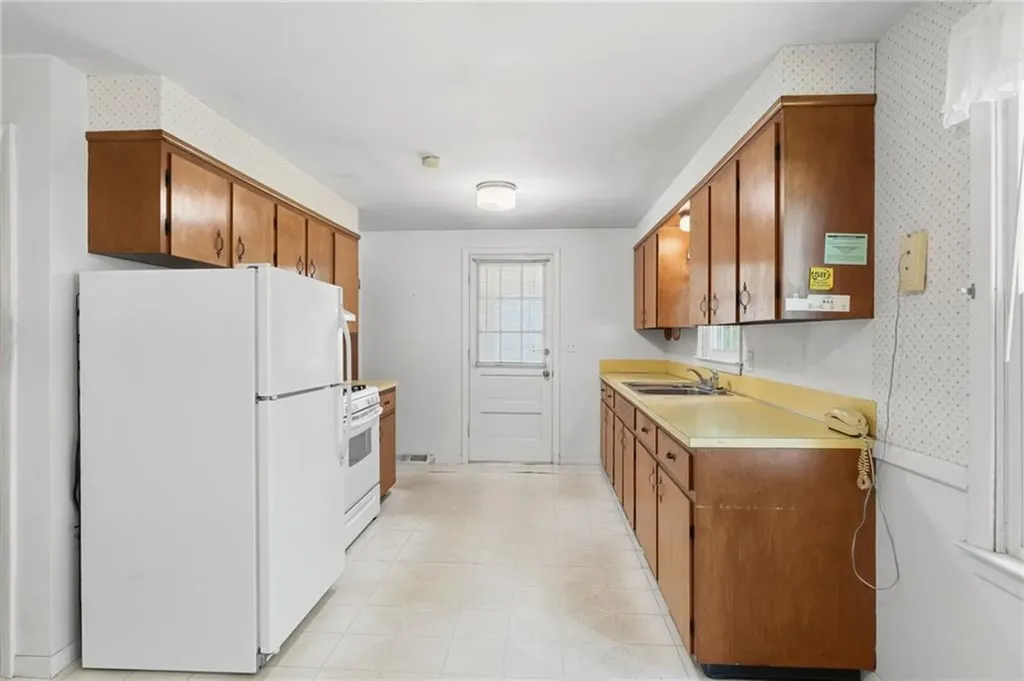 5 Lee Drive Warren RI 02885
