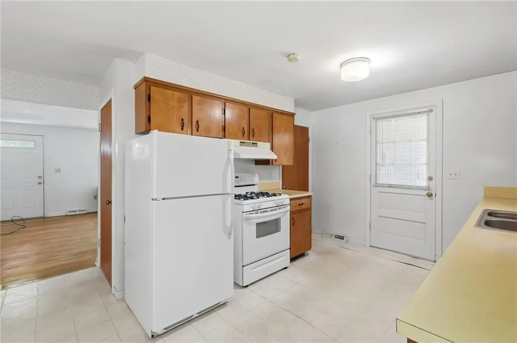 5 Lee Drive Warren RI 02885