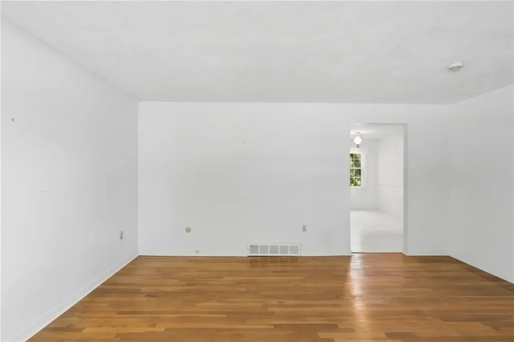 5 Lee Drive Warren RI 02885