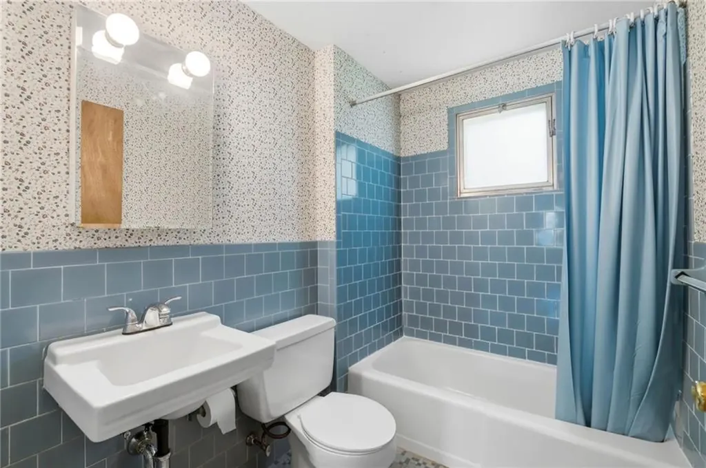 5 Lee Drive Warren RI 02885