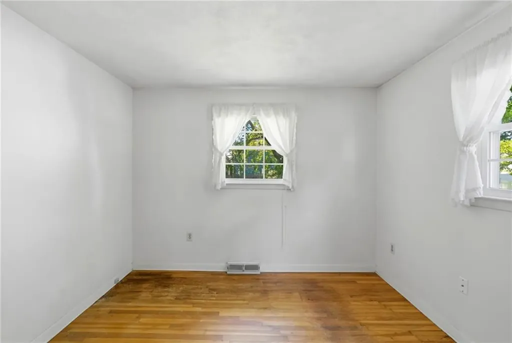 5 Lee Drive Warren RI 02885