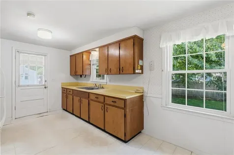 5 Lee Drive Warren RI 02885