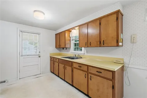 5 Lee Drive Warren RI 02885