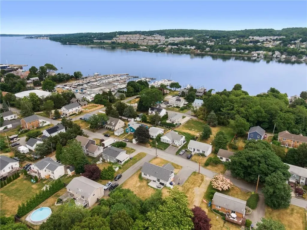 65 King Phillip Street Portsmouth RI 02871