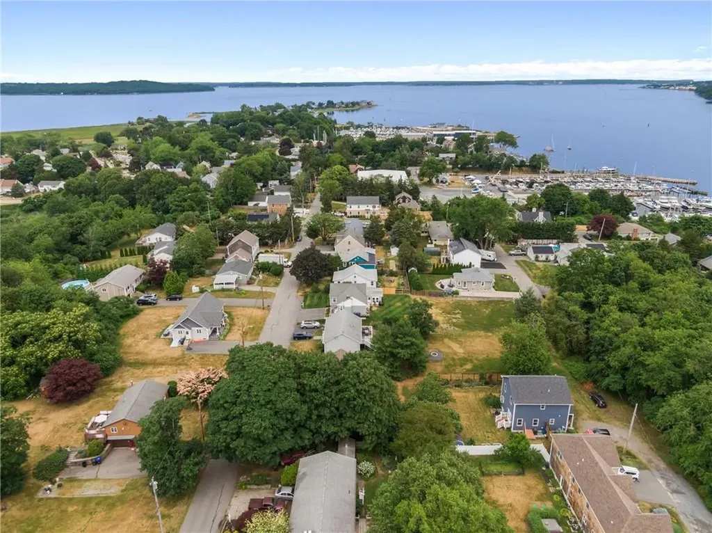 65 King Phillip Street Portsmouth RI 02871