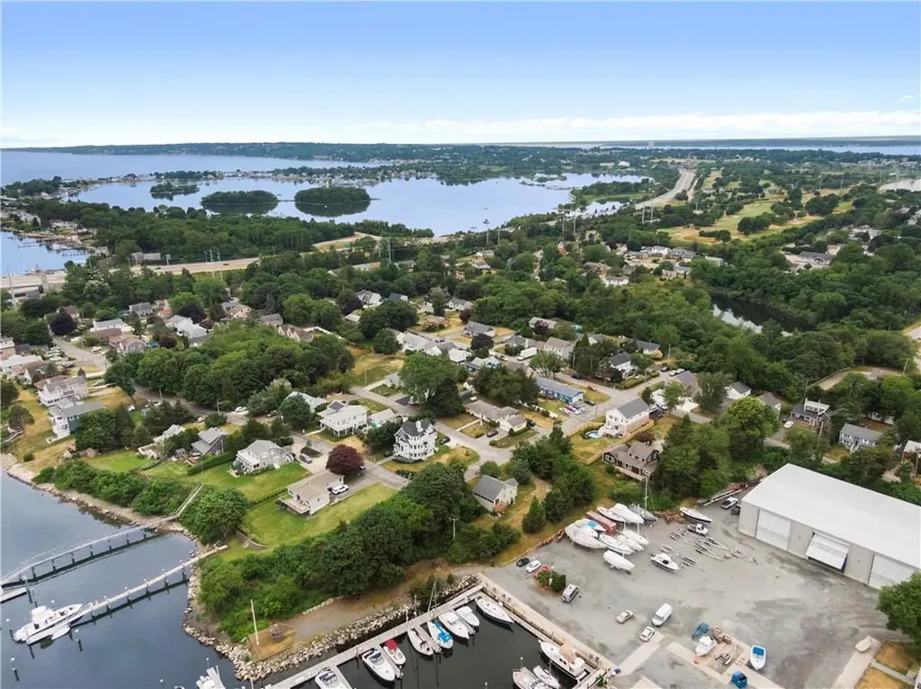 65 King Phillip Street Portsmouth RI 02871