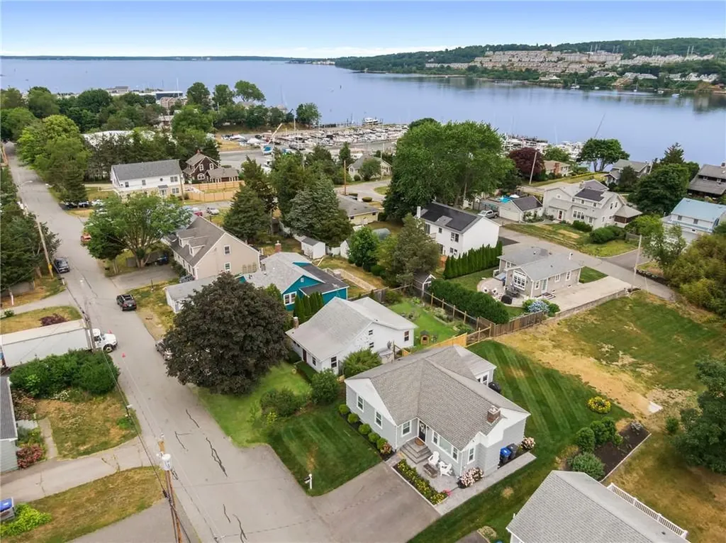 65 King Phillip Street Portsmouth RI 02871