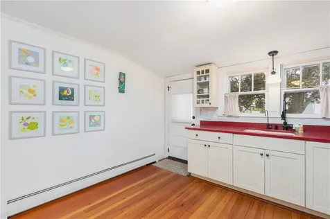 65 King Phillip Street Portsmouth RI 02871