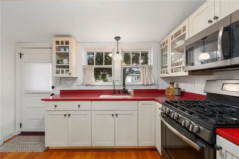 65 King Phillip Street Portsmouth RI 02871