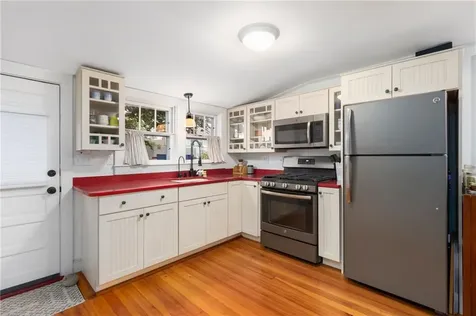 65 King Phillip Street Portsmouth RI 02871