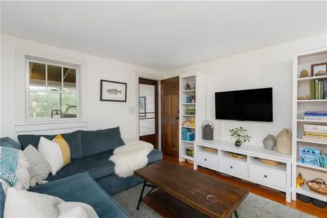 65 King Phillip Street Portsmouth RI 02871