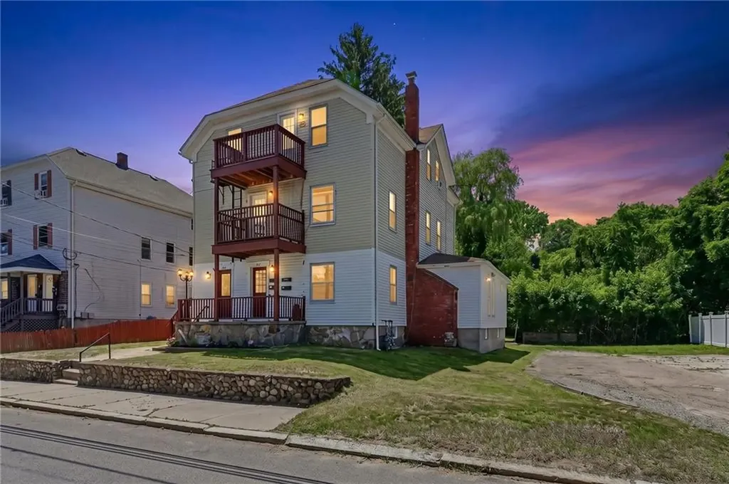428 9th Avenue Woonsocket RI 02895