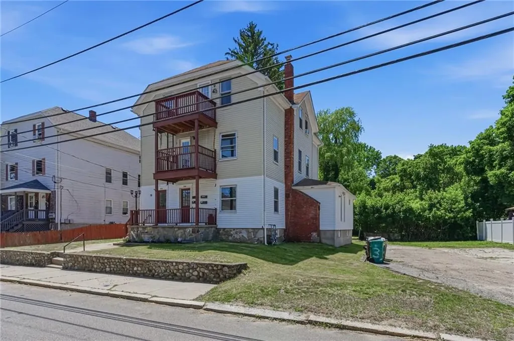 428 9th Avenue Woonsocket RI 02895