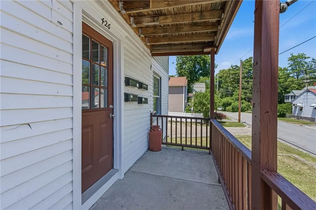 428 9th Avenue Woonsocket RI 02895