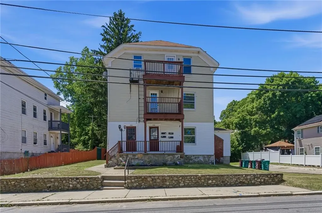 428 9th Avenue Woonsocket RI 02895
