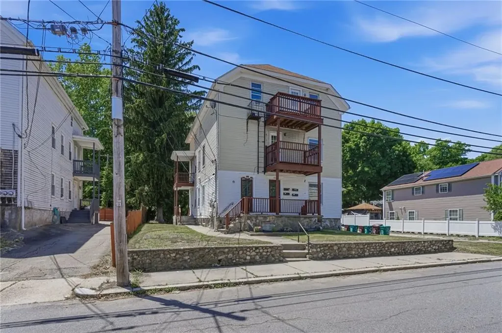 428 9th Avenue Woonsocket RI 02895