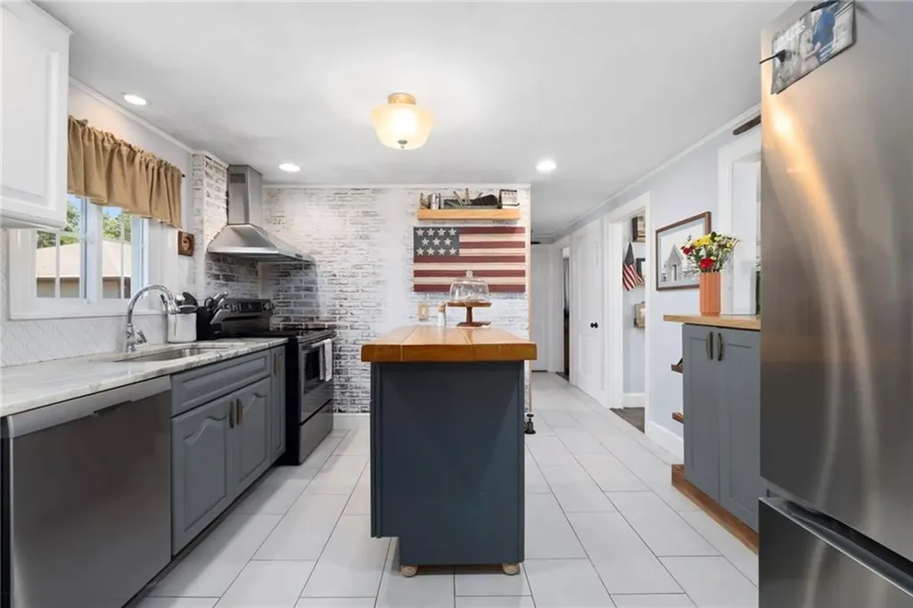 247 Whitford Avenue Providence RI 02908
