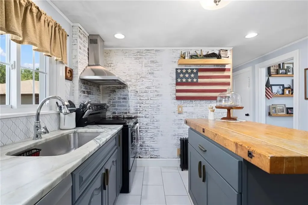 247 Whitford Avenue Providence RI 02908
