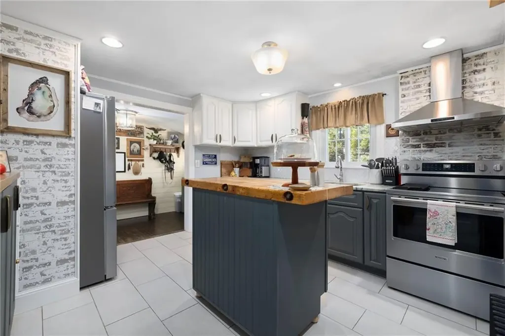 247 Whitford Avenue Providence RI 02908