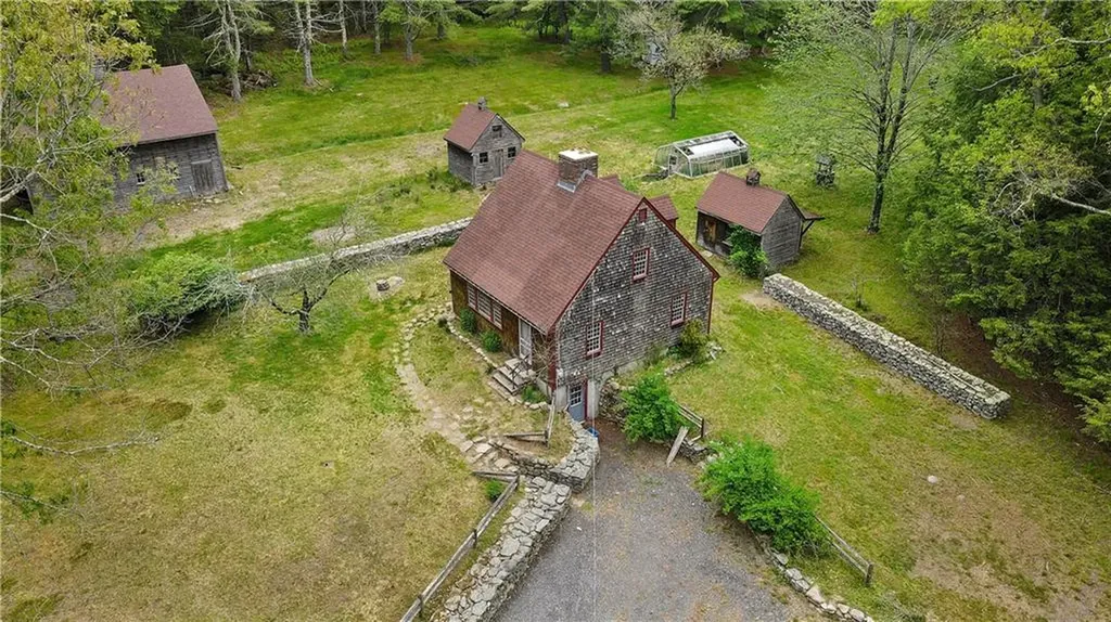 17 Burgess Road Foster RI 02825