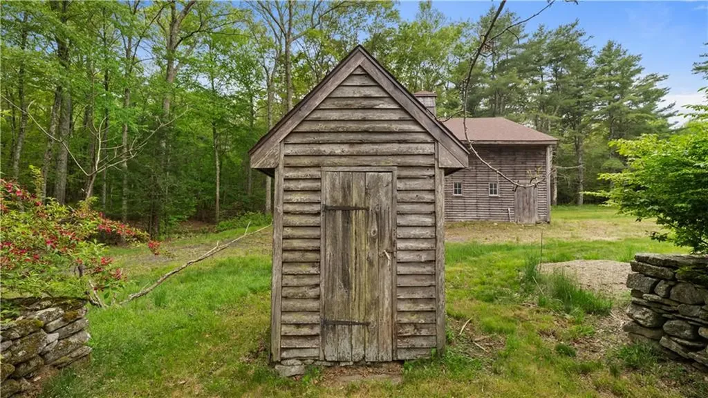 17 Burgess Road Foster RI 02825