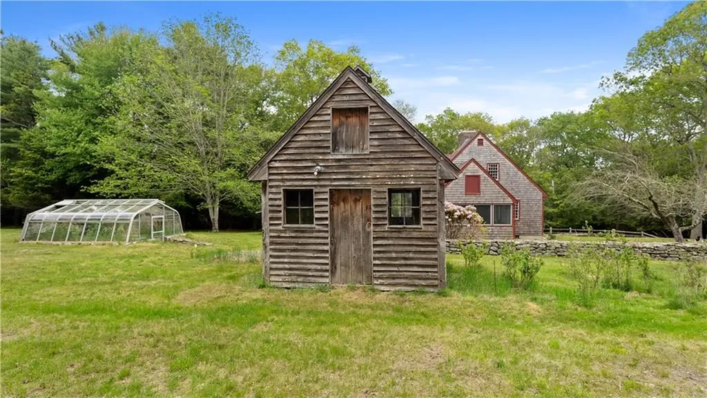 17 Burgess Road Foster RI 02825