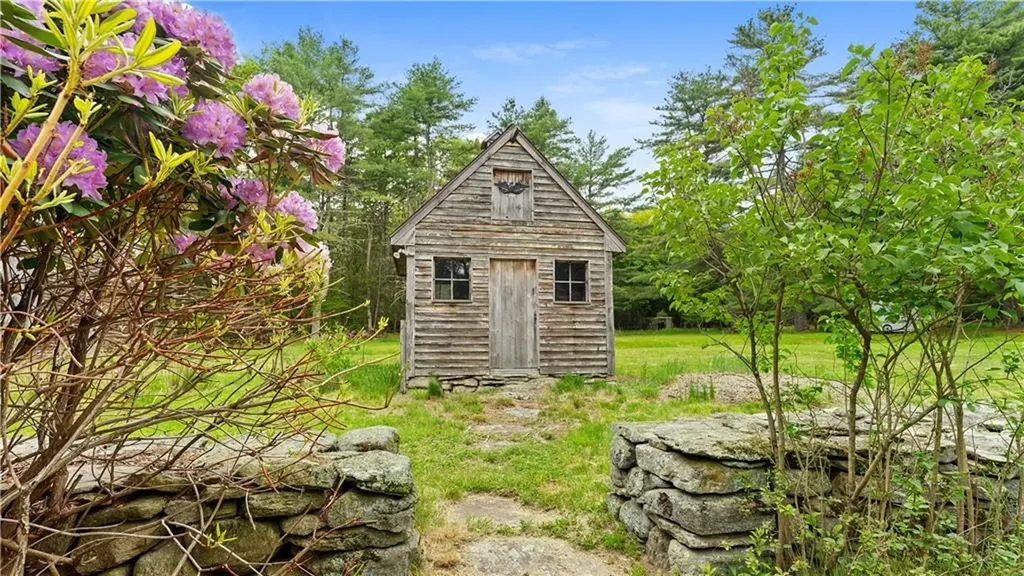 17 Burgess Road Foster RI 02825