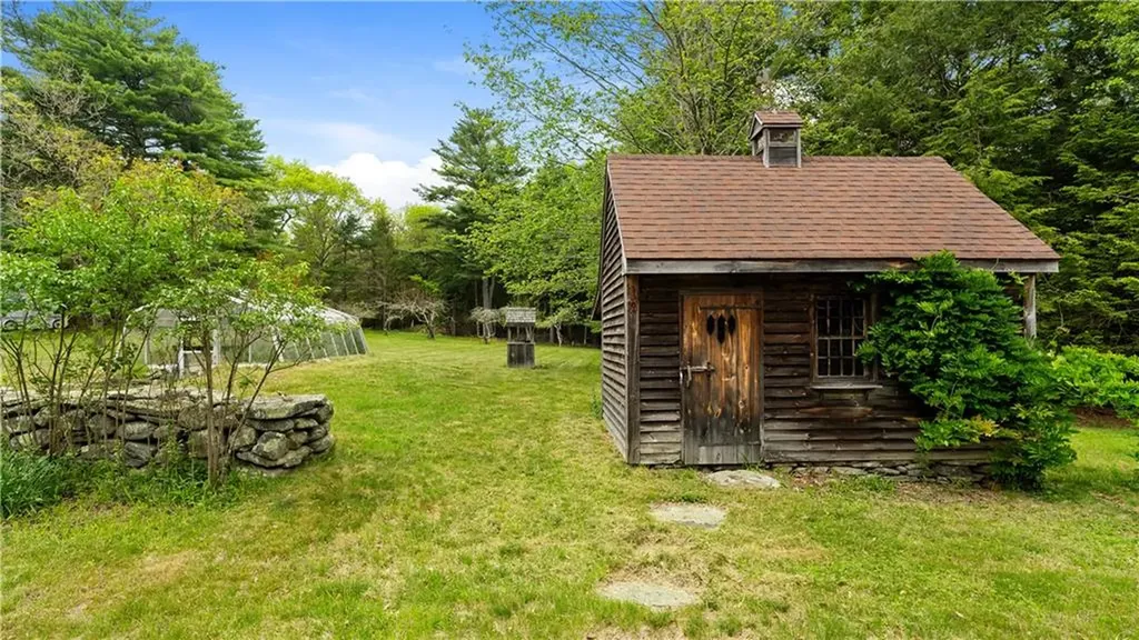 17 Burgess Road Foster RI 02825
