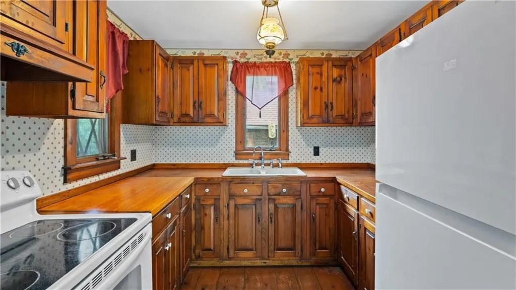 17 Burgess Road Foster RI 02825