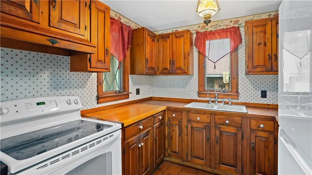 17 Burgess Road Foster RI 02825